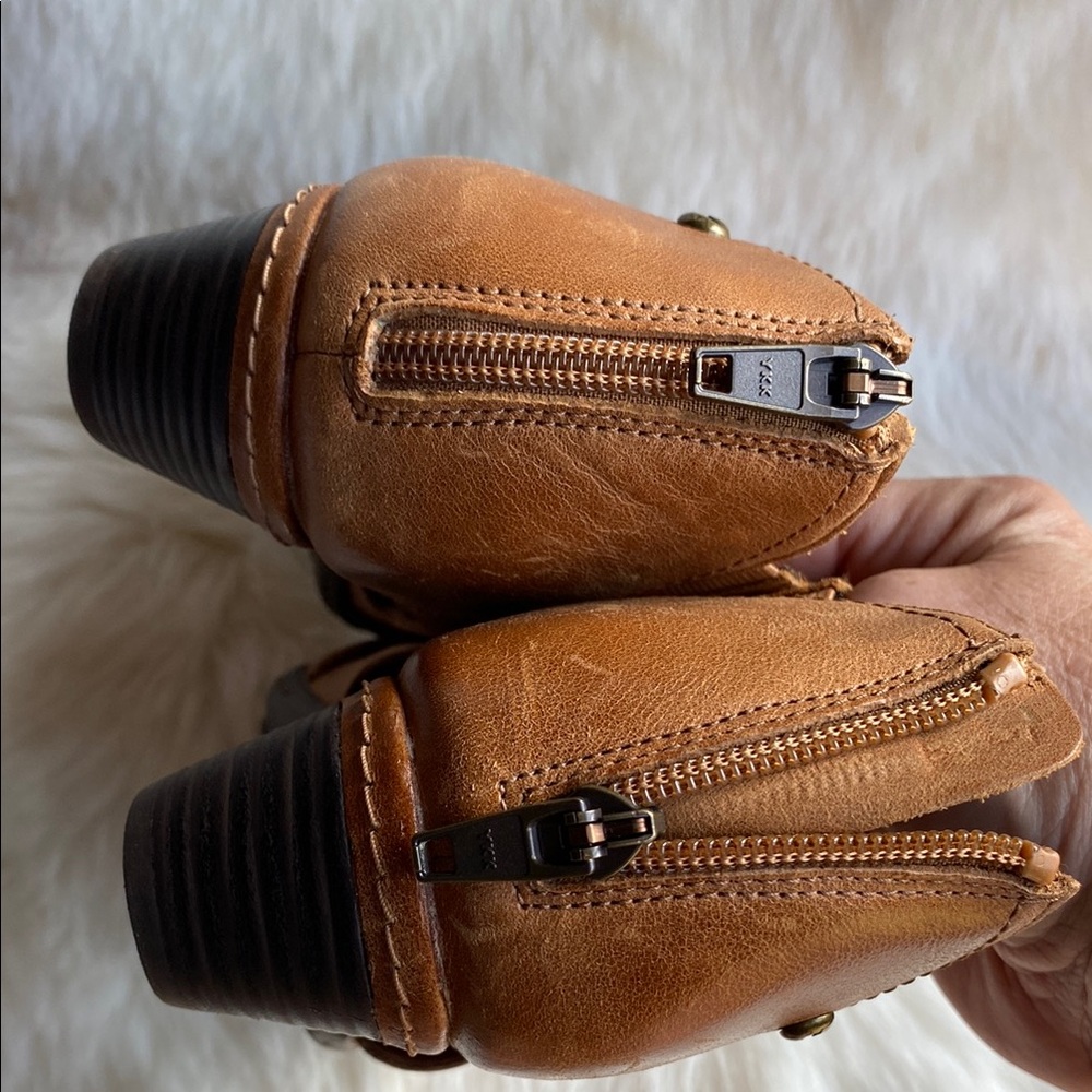 Cobb Hill Tan Mules & Clogs with Intricate Design - Picture 4 of 7